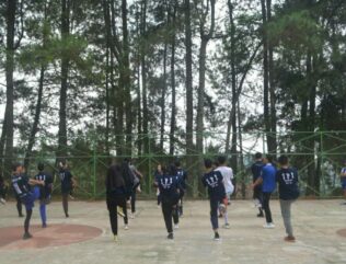 Kegiatan Olahraga di Lapang Utama Kampus IPI Center